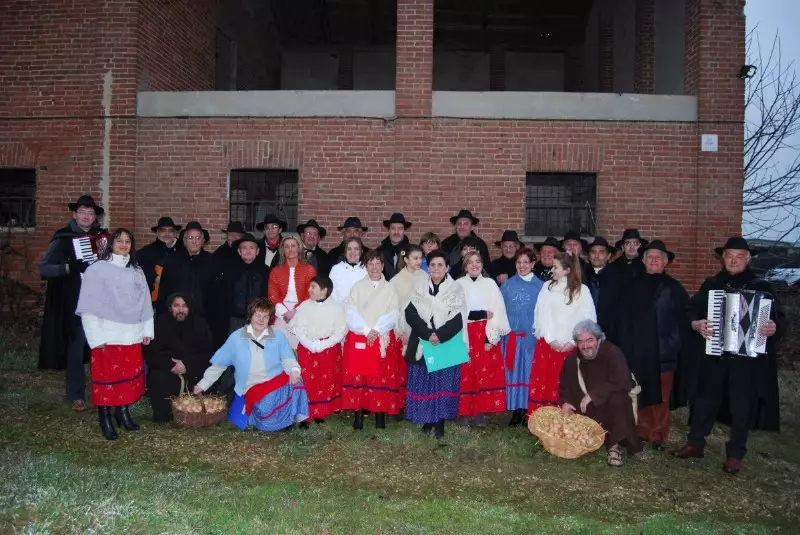 Il Gruppo Cui dra fròla 'd Sumariva nella edizione di Cantè j'euv 2010